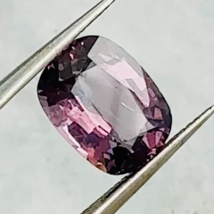 Viên spinel Lục Yên